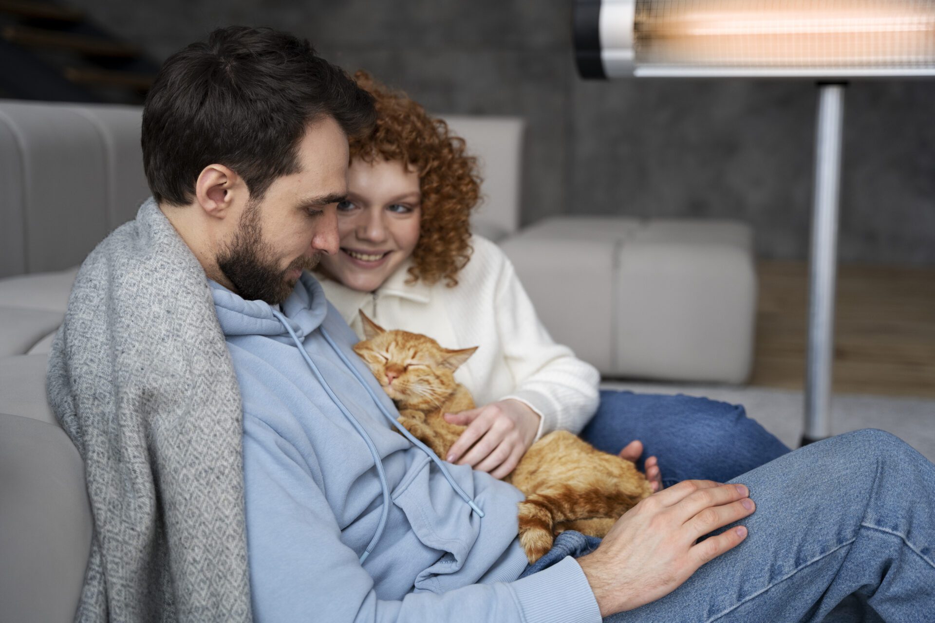 medium-shot-smiley-couple-holding-cat